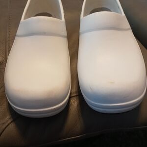 Crocs Neria 11 White Workforce Comfort Nursing medical clogs Non slip Sole